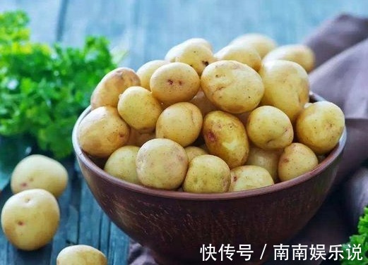 两个鸡蛋,一碗面粉,筷子搅一搅,不揉面不碰面,比包子好吃太多