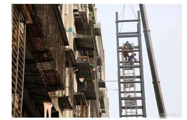 住户|“刷卡电梯”真的来了,老房子加装电梯又出新方案,不用再争了