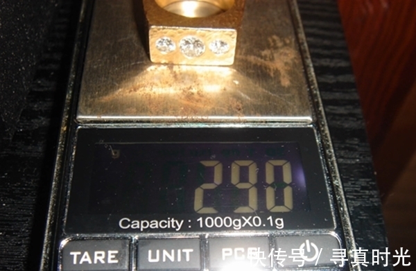 戒指|男子海边淤泥捡回一黄金戒指,发到网上,立马引起热议