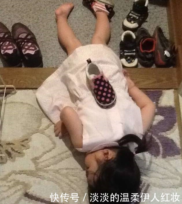 宝宝|搞笑宝宝睡姿宝宝会武功,睡觉也要练,这姿势也是醉了