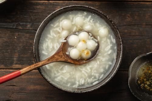 甜酒曲|秋天多喝甜酒酿,养颜又滋补,配方比例教给你,香甜醇厚出酒多