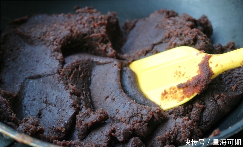 传统|传统广式月饼做法,好吃不腻,新手也成功,附4种经典馅料