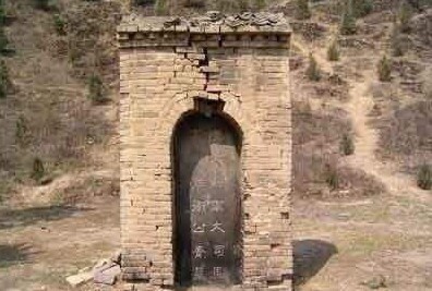  破坏|专家打开千年古墓，只挖出层层灰烬土地，四年后才找到几千珍宝