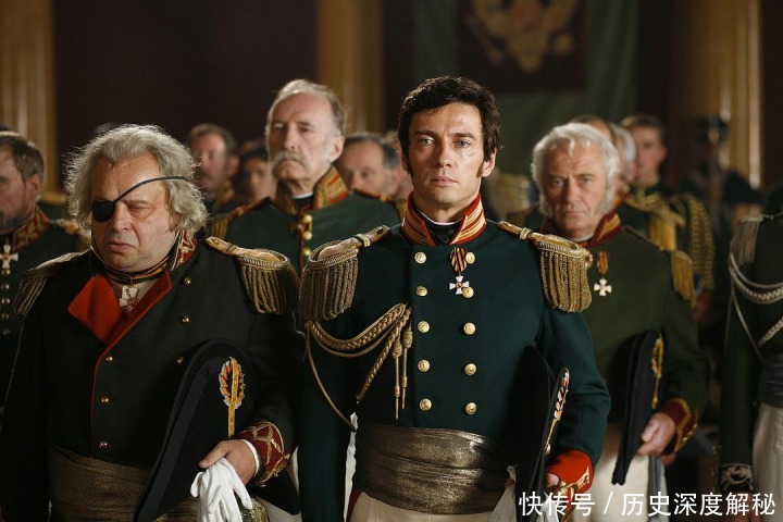 世界第一名著《战争与和平》与《红楼梦》相比,哪个文学成就高?