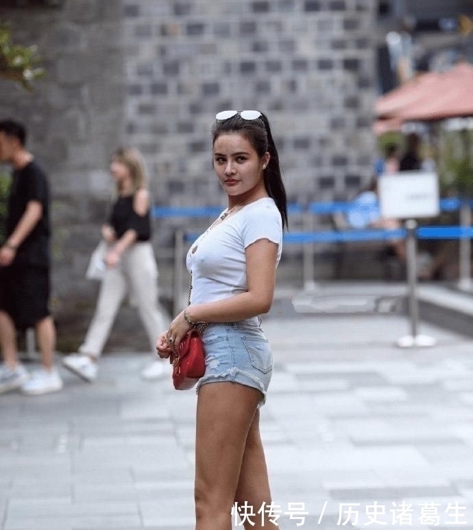 衣服|微胖身材也要穿出时髦感,单品选择更要有技巧,时尚造型凹起来