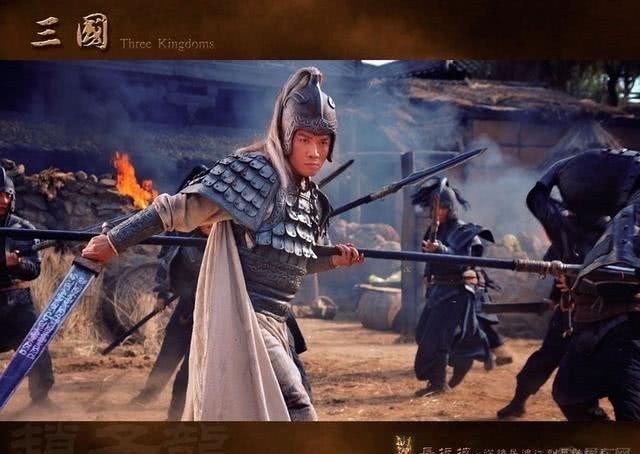 割须弃袍|除了马超能打得曹操割须弃袍外,还有这四员猛将可以,吕布是其一