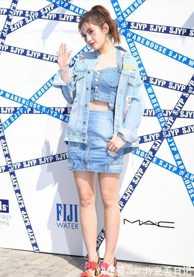 浅蓝色|休闲时髦类单品就选择牛仔外套，款式经典且有魅力，搭配不重样