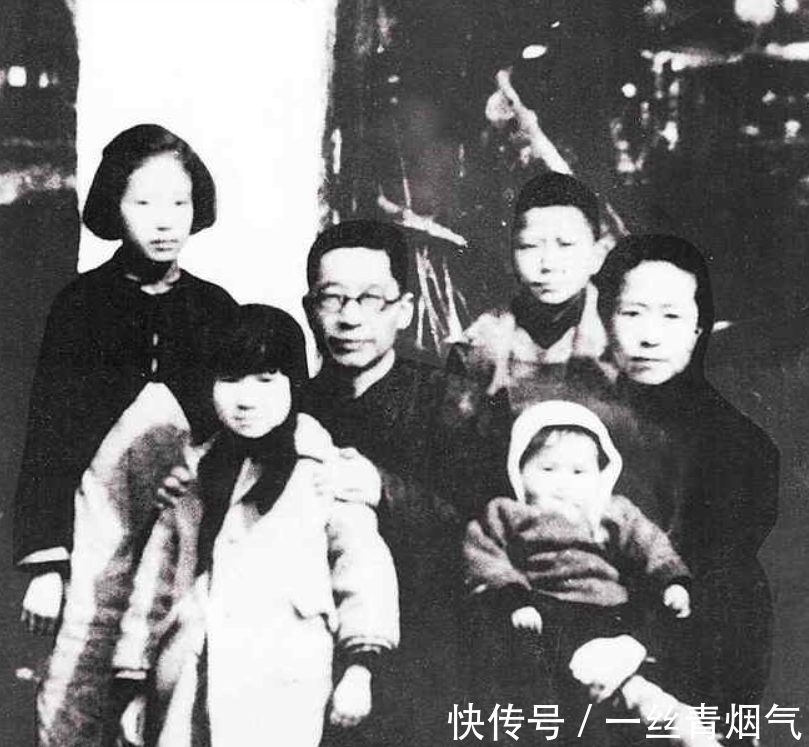 老舍先生!1966年,老舍跳湖自尽,独子陪遗体坐了一夜,从此夹起尾巴做人