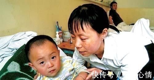 宝宝|六个月大宝宝总爱摸自己头,宝妈发现后送医院,医生夸赞很及时