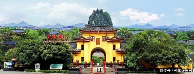 此人是一位王爷,身份地位身份崇高,但是连自家大门都不能出!