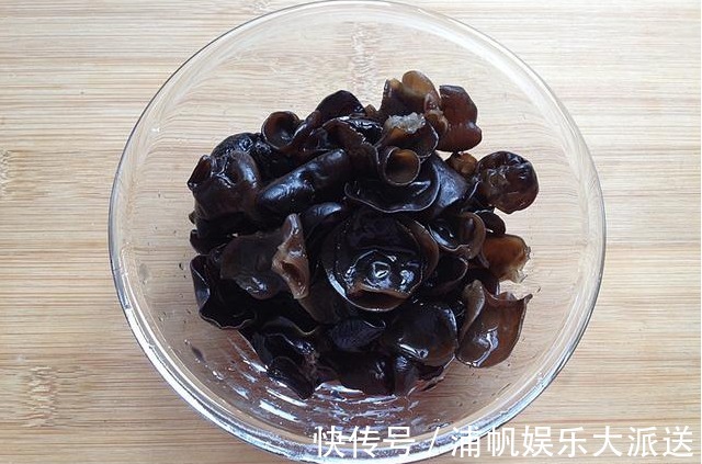 教你做一道凉拌菜，酸甜可口，下饭又下酒