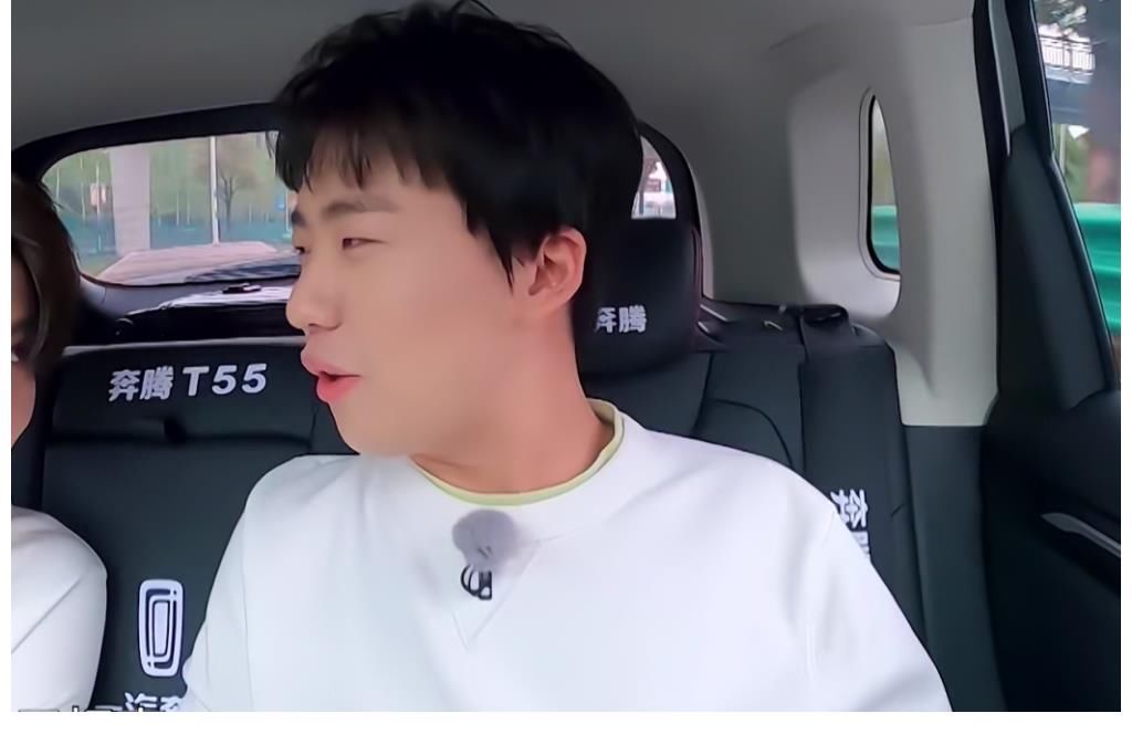 郭麒麟|《奔跑吧9》蔡徐坤引争议,玩游戏不尊重人,玩手机太过分了