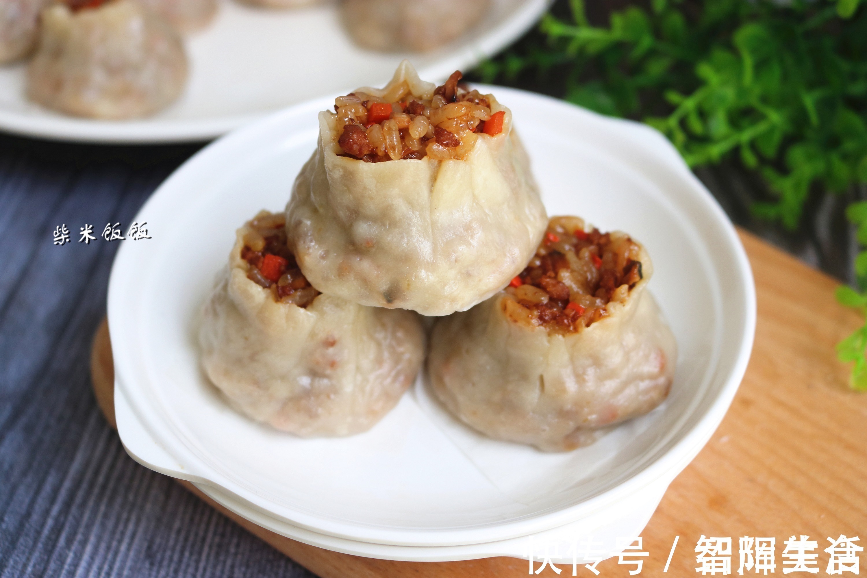 糯米|我家吃烧麦从不买，这做法简单，捏一捏10分钟出锅，4个不够吃