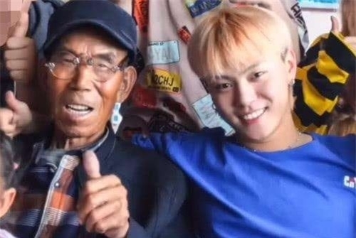 变形计|富二代参加《变形记》，卖掉金项链筹8万给穷爷爷治病，现怎样了