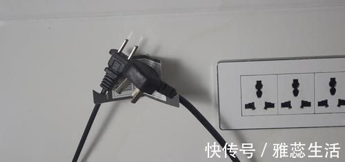 衣服上的吊牌别扔了, 剪几刀, 放在厨房里有大用处, 省钱又实用