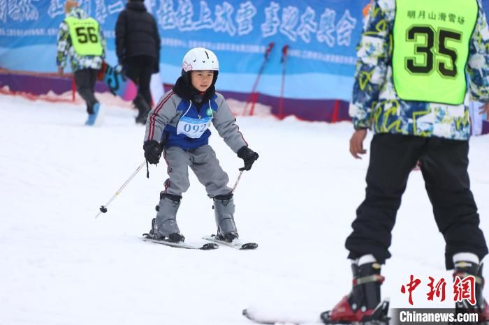 刘占昆|南方城市的冰雪运动热：江西五百名孩童春节前学滑雪迎冬奥