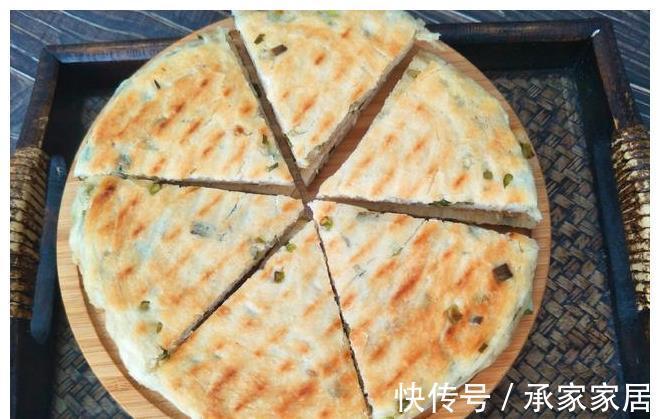 小葱|懒人早餐饼火了，面团一和，加把葱花，外酥里嫩，比吃油条香