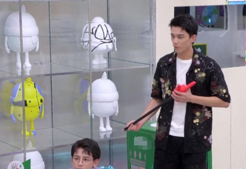 寫真|趙麗穎離婚后綜藝首秀胃口超好, 保溫杯不離手, 自曝如今不再下廚