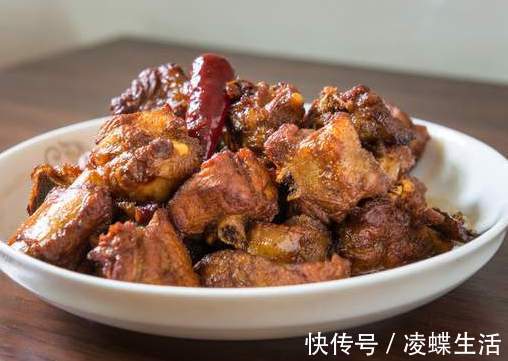 肋排|排骨不要只挑粗的买,老师傅教你3个妙招,挑到的排骨新鲜又好吃