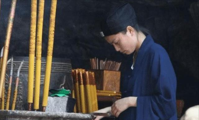 王熹贞|23岁女道士王熹贞:宣称自己即将羽化,引10万人围观,结果如何?