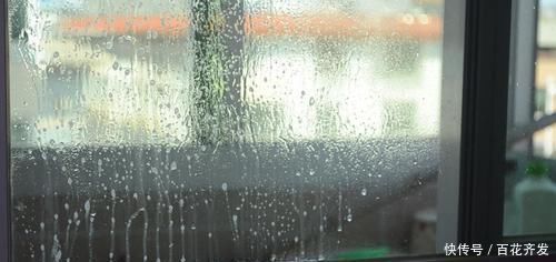 不管玻璃有多脏，试试这个小技巧，不用一滴水，干净透亮还不留灰