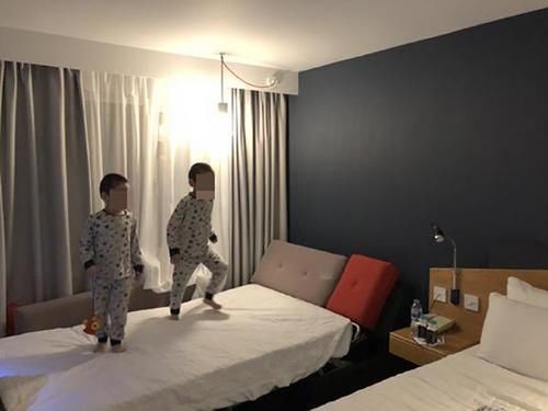 父母|睡前3个“坏习惯”,正在慢慢“偷走”娃的身高,父母要及时察觉