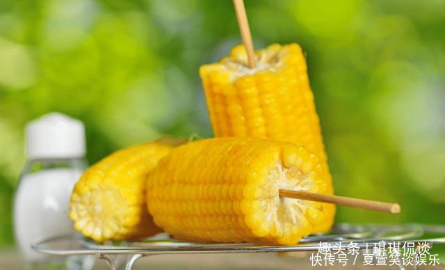 两样|煮玉米时,多加这两样小东西,香甜美味,还是奶奶教我的!