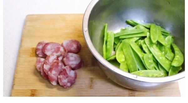 美味|荷兰豆炒腊肠,聚会家宴素菜之一,美味又营养。