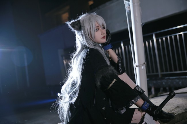 拉普兰|cos：明日方舟，白丝拉普兰德，有点亮的反光