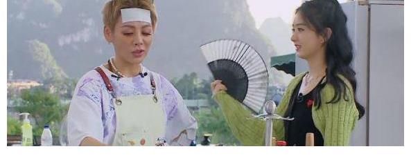 李雪三|最新一期《中餐廳》迎來(lái)了趙麗穎和張碧晨，兩人罕見(jiàn)同框