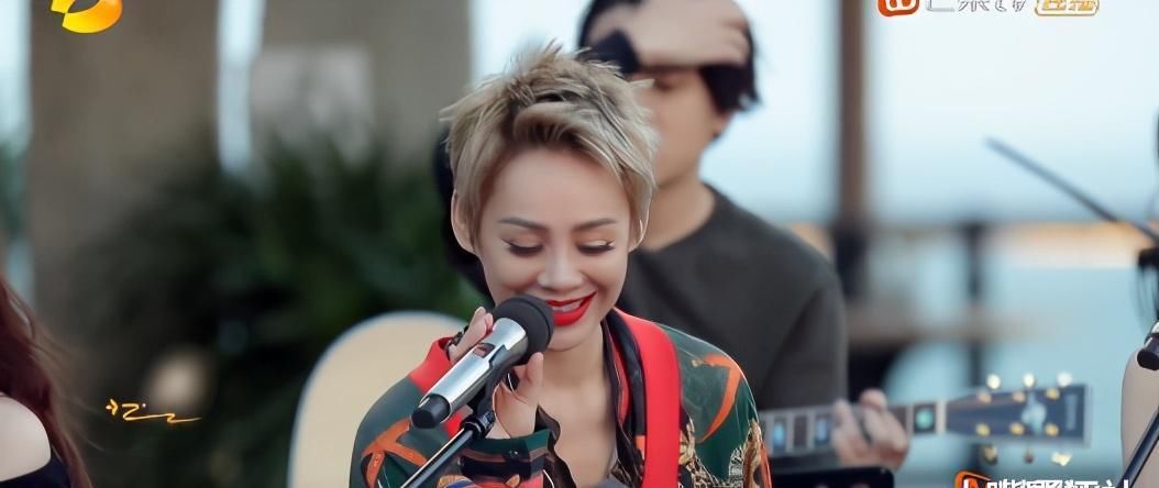  宁静|花少4来了，看到宁静这个动作可以等开撕了，这才是正宗浪姐味儿