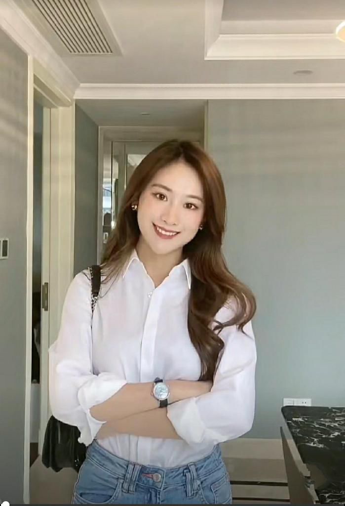 职场女性穿搭模板，干练休闲风当属典范，轻松成为职场焦点！