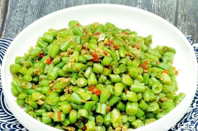 炒豆角,最不该直接下锅炒!请您记住这一妙招,豆角入味,不发黄