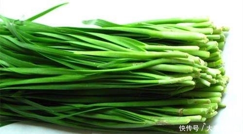 韭菜和此物一起炒,气血足了,色斑淡了,女性不想肚子鼓鼓可试试