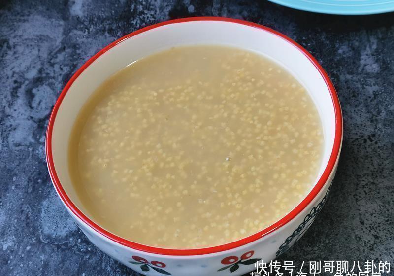 宝妈|宝妈晒上学娃的早餐,只有主食和粥,却获赞无数,网友:羡慕