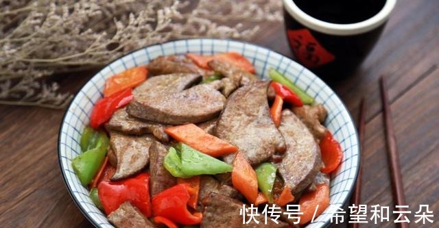 滋补|猪肝这样炒,又鲜又嫩,下饭又解馋,营养滋补,家人吃不够!