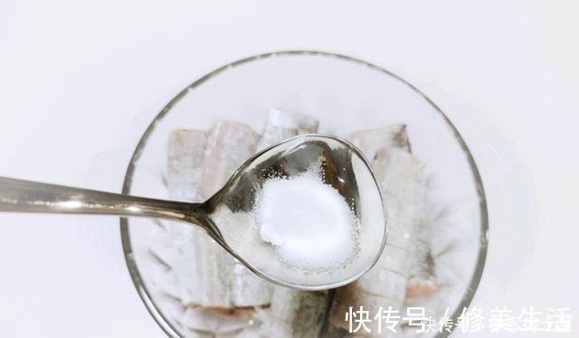 不要吃带鱼只会炖啦，这种做法要试一试，简单容易，很下饭