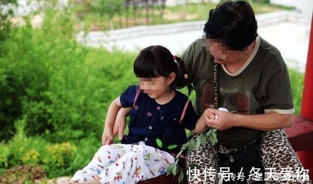 打麻将|老人“假带娃”流行，表面上尽职尽责，背后真实做法让宝妈心寒