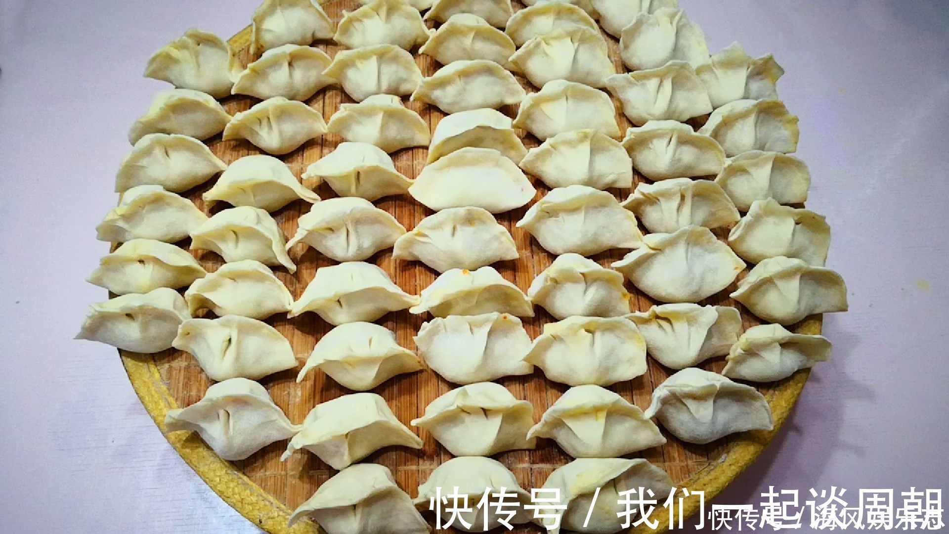 搅拌均匀|白菜饺子好吃有秘诀，学会如此调馅，味道格外鲜美，味精都省了