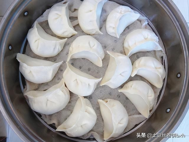 蒸饺|八月，要吃一顿这个馅的饺子，薄皮馅大，鲜香开胃，舒心贴秋膘