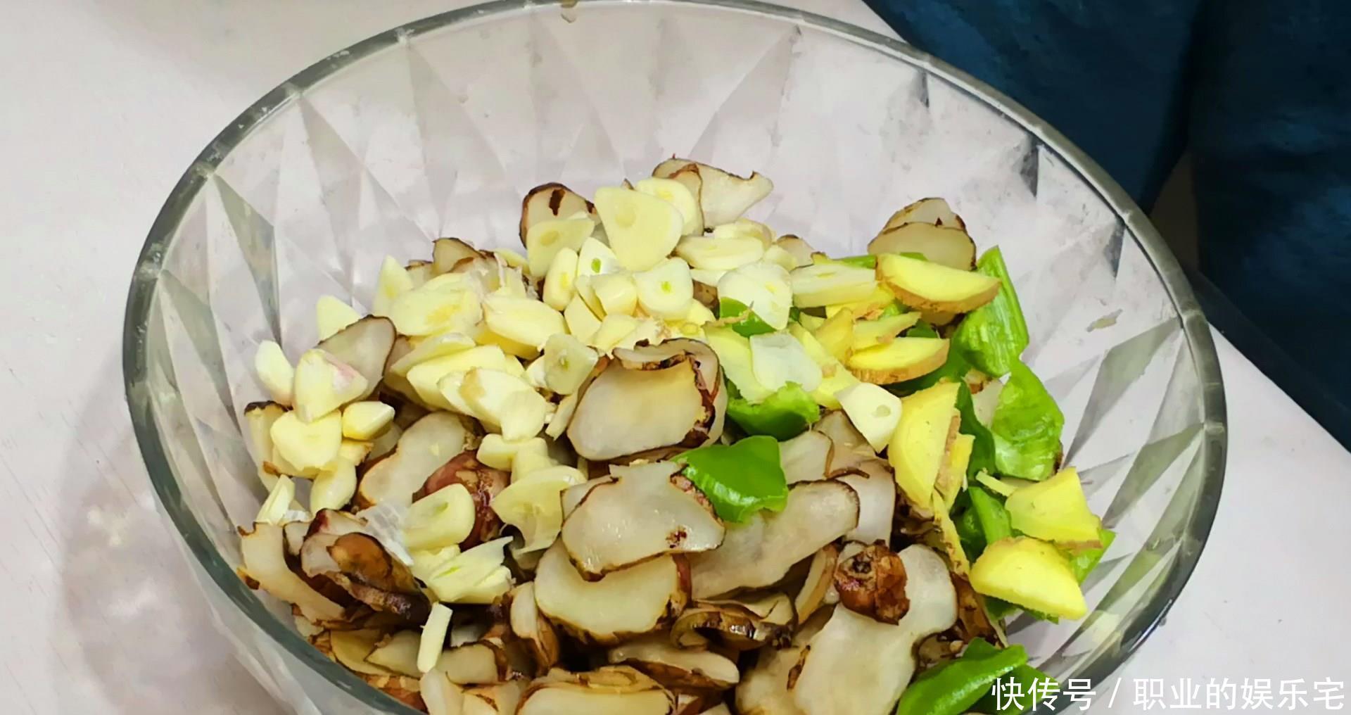 不坏|霜降过后,此菜正好吃,腌成咸菜最下饭,放1个月都不坏