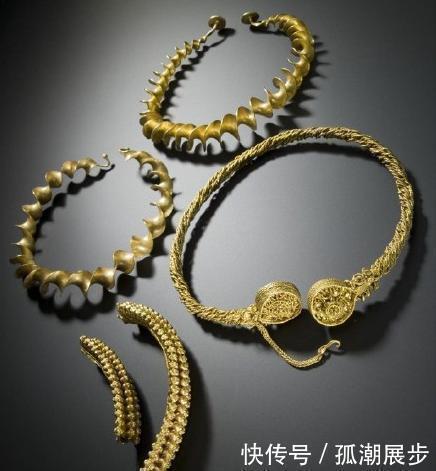 颈圈|闰土的项圈竟然这么时髦?盘点5种你绝对眼熟但分不清的颈饰……