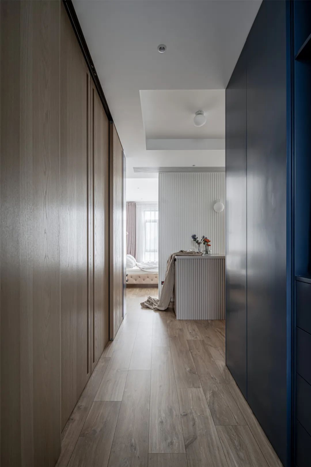 布置|210㎡简约大平层,淡雅温馨、绿植装饰,生活文艺舒适