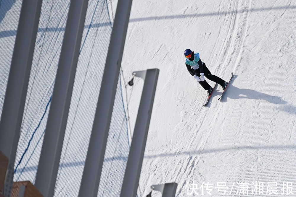 自由式滑雪|谷爱凌进行赛前训练，备战自由式滑雪大跳台项目