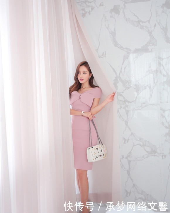 孙允珠|孙允珠:少女芋粉蝴蝶结单吊肩公主裙