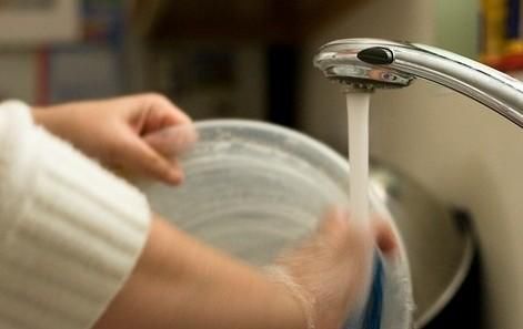 生完孩子后洗个碗都腰疼,是落下月子病了吗?这些护腰知识要关注