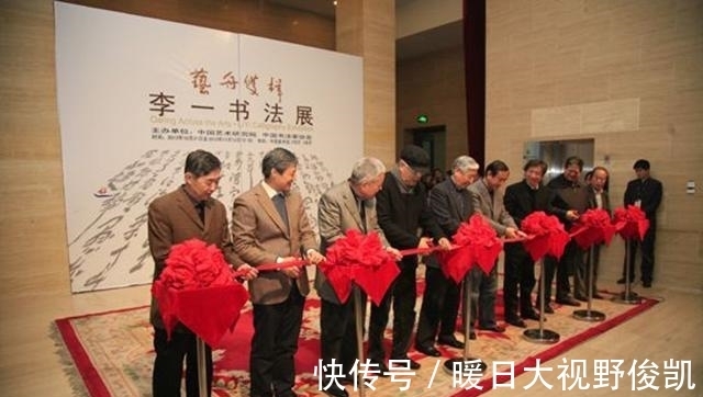 观光者#中书协有位叫李一的书法家,在名山上写书法,试问:破坏环境吗?