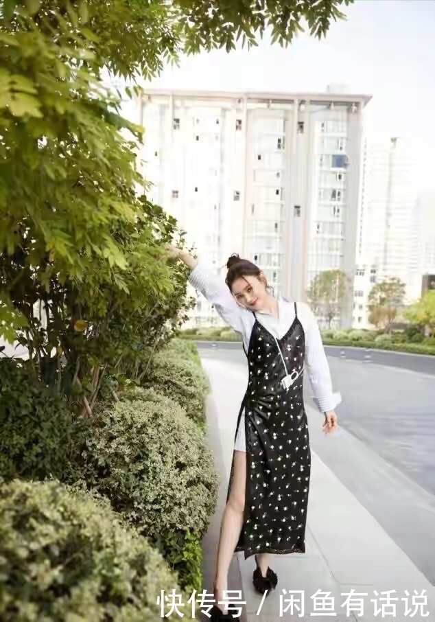 韵味儿|袁珊珊玩高级“睡衣风”,一身行头价值3万多,像极刚起床的样子