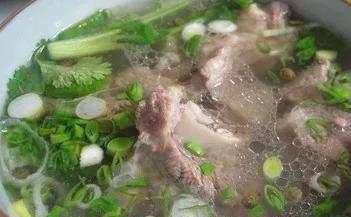 分享几道特色菜，美味下饭，倒入切片的五花肉，做法还特别简单