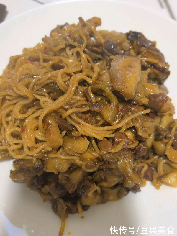茄子|几块钱做一道新版茄子焖面，竟比外卖还好吃